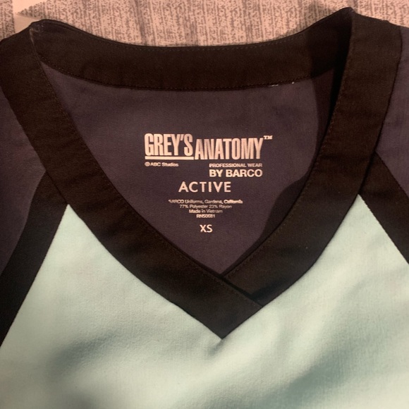 Real and black scrub top! - Picture 2 of 2